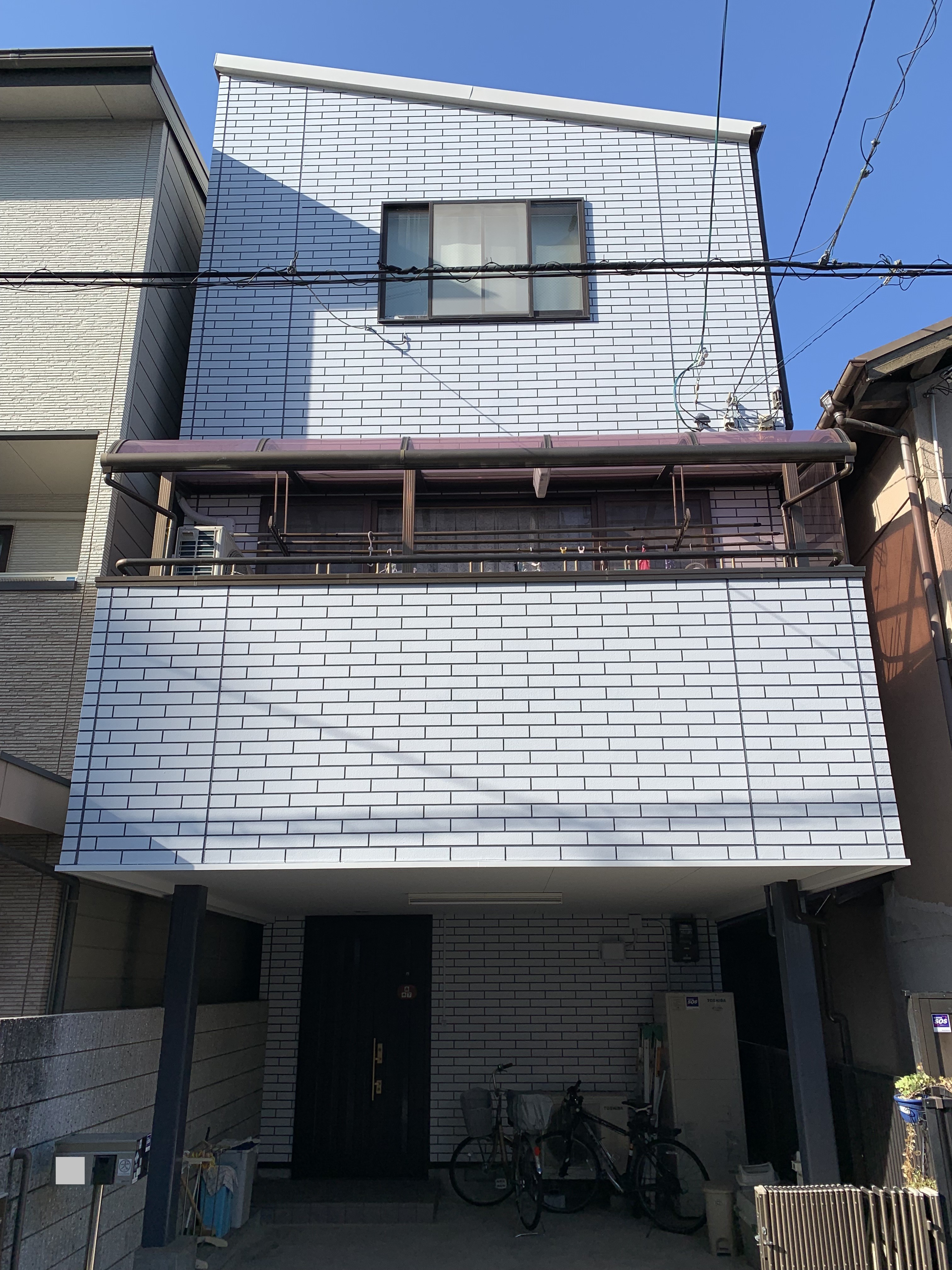 屋根塗装（無機塗料）、外壁塗装（フッ素塗料）、シーリング打替、ベランダ防水